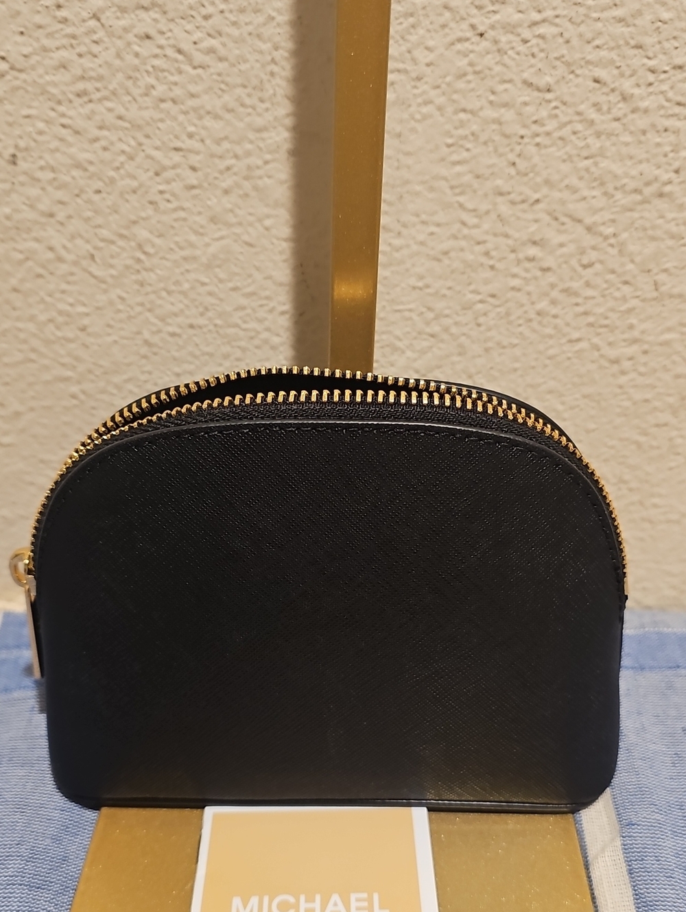 Micheal Kors Mini Travel Pouch - Picture 2 of 3